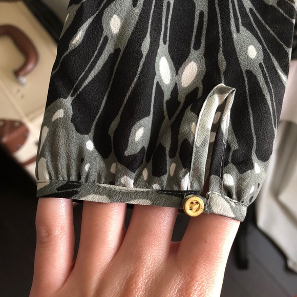 Banana Republic Wrap Blouse / Cardiagn - Picture 4 of 15